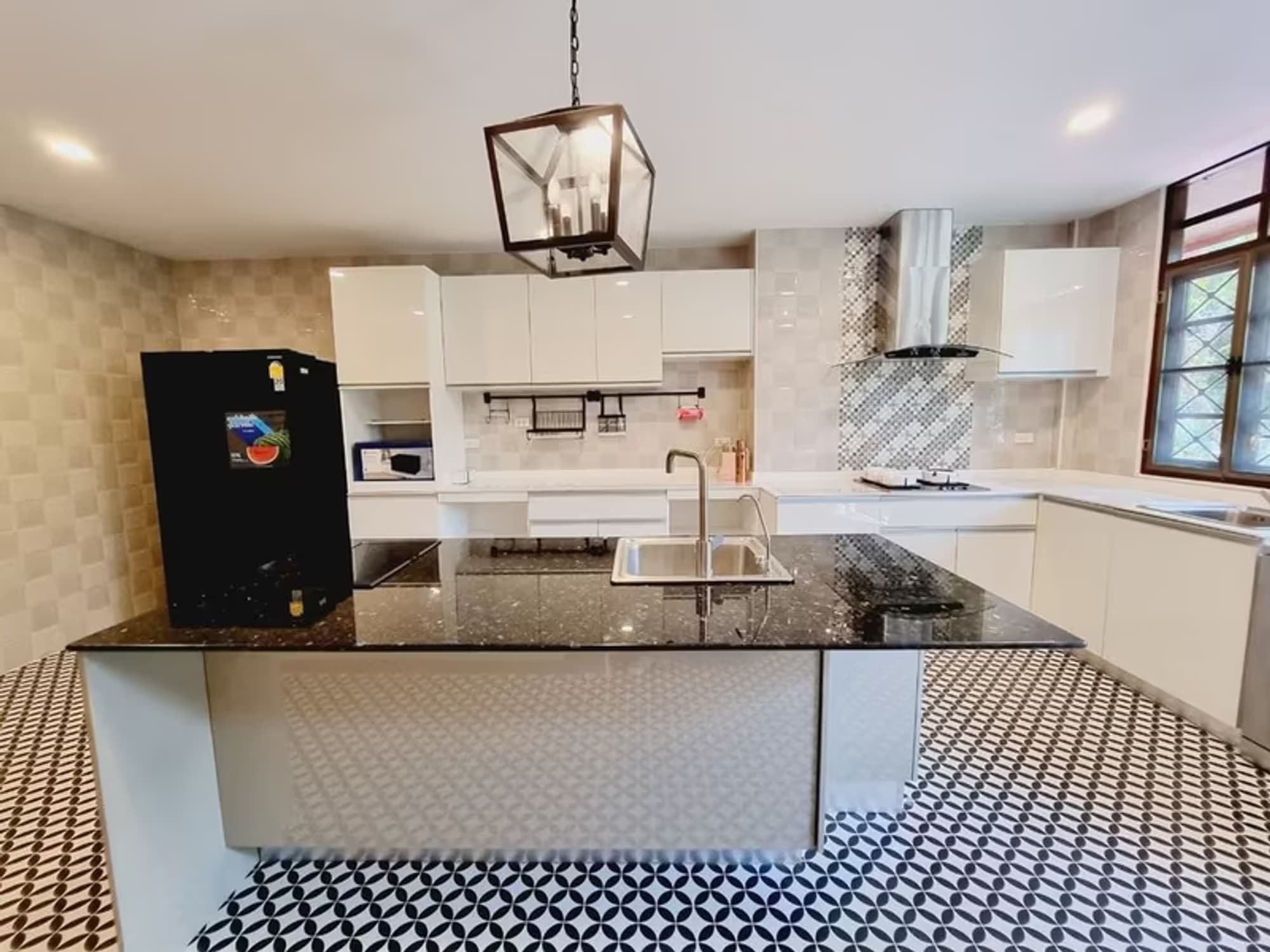 5 Bedroom House - Image 24