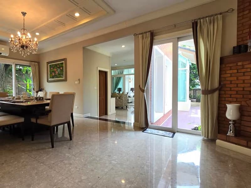 5 Bed House for Rent in Mueang Chiang Mai