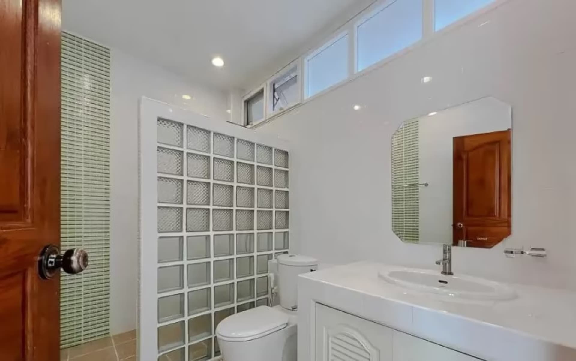 4 Bedroom House - Image 4