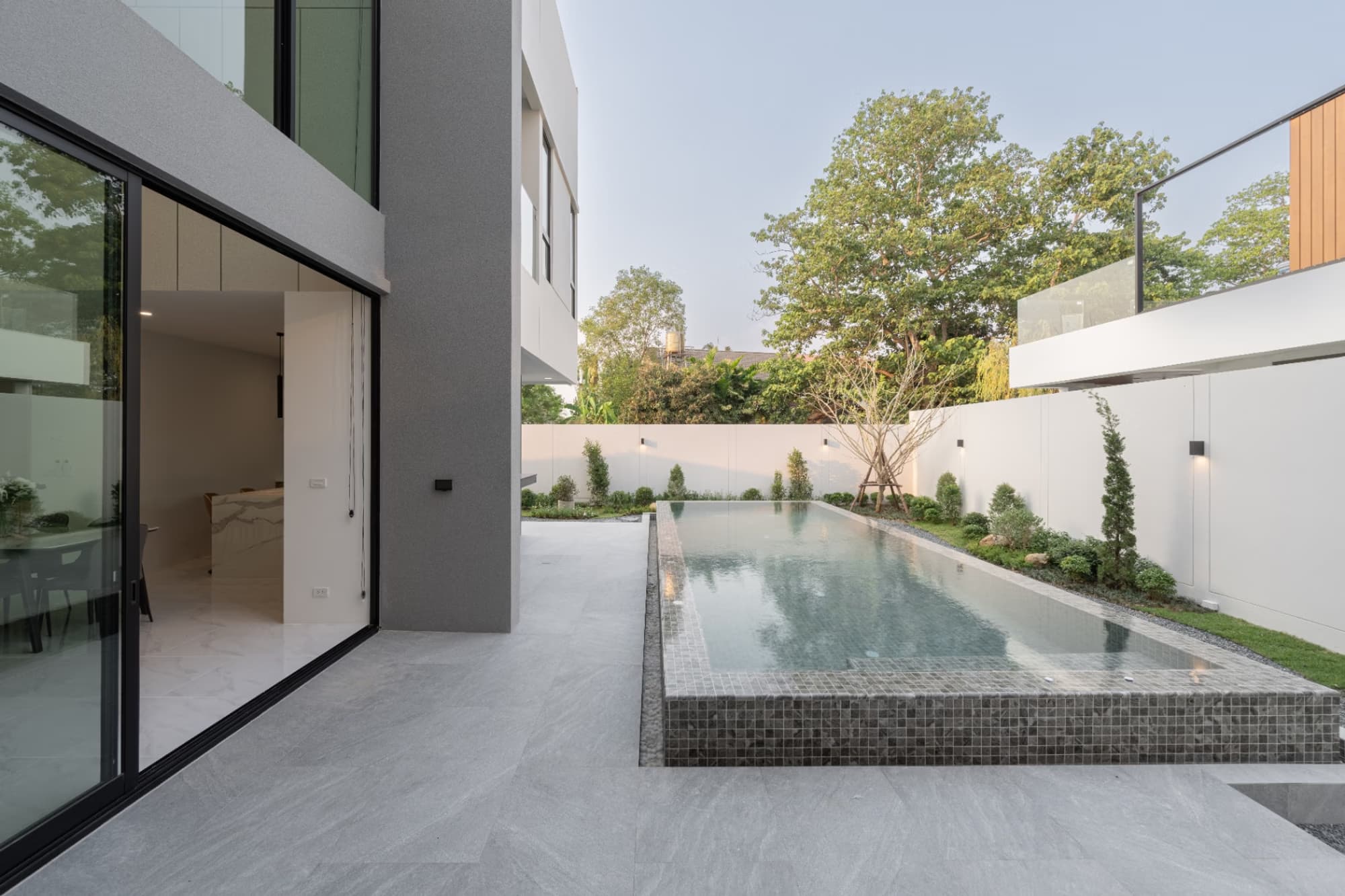 4 Bed House for Rent and Sale in Hang Dong - Image 1