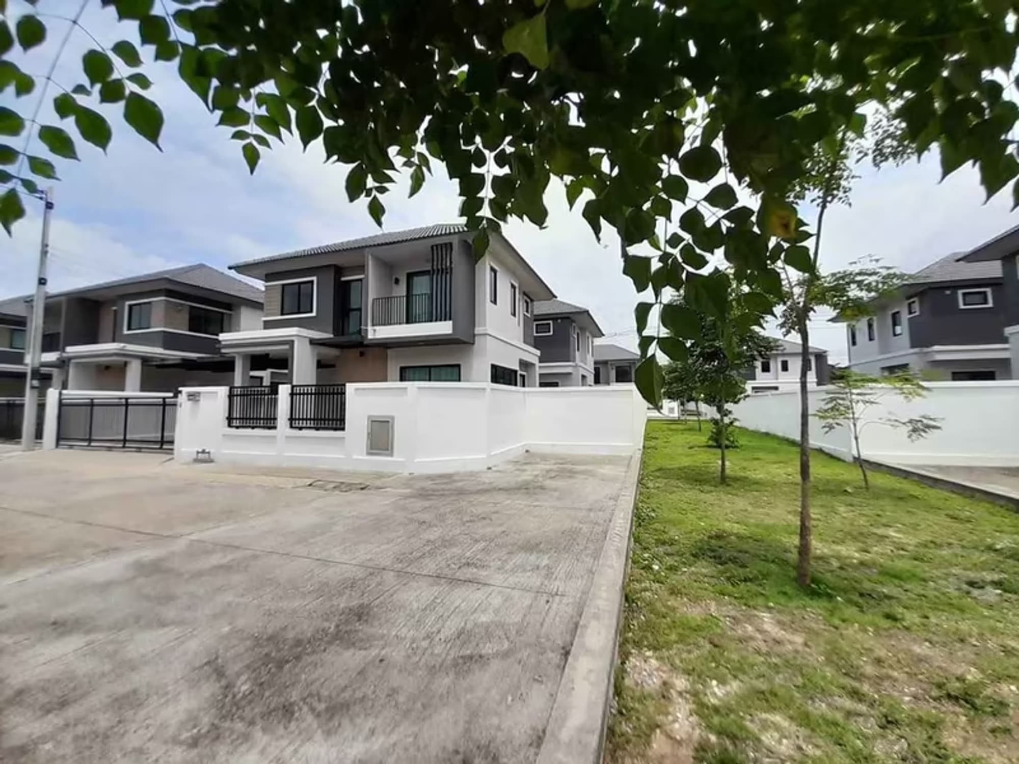 3 Bedroom House - Image 4
