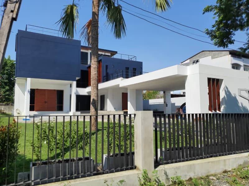 5 Bed House for Rent and Sale in Phra Khanong