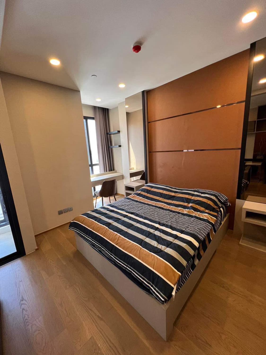 1 Bed Condo for Rent in Bang Rak - Image 2