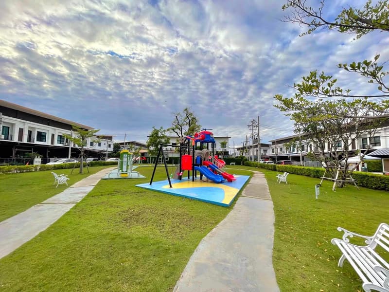 3 Bed Townhouse for Rent in Bang Phli