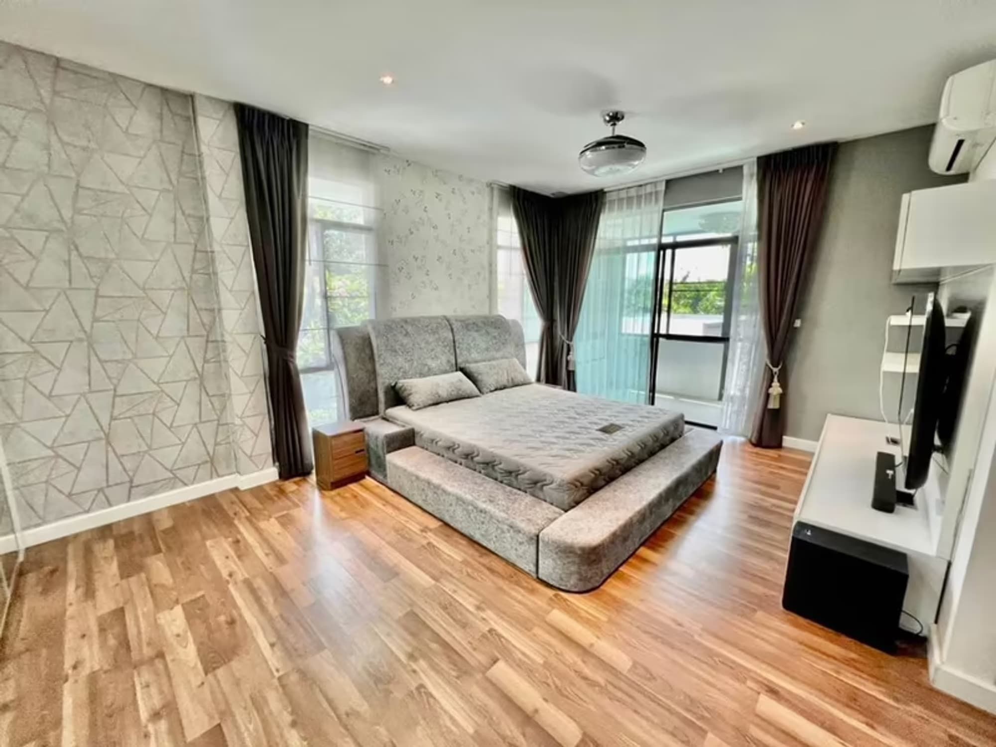 4 Bedroom Houses For Rent At Manthana Rama IX - Image 16