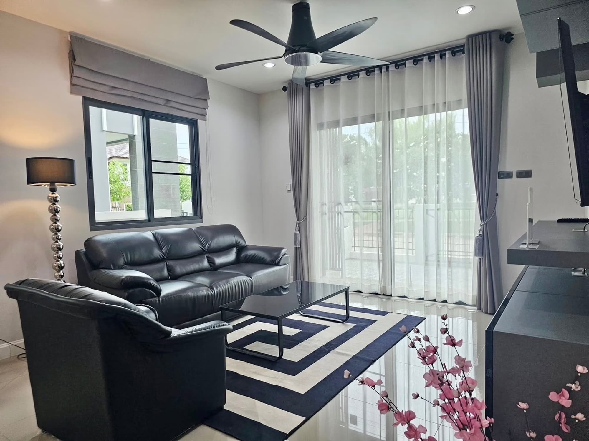 3 Bed House for Rent in Saraphi - Image 2