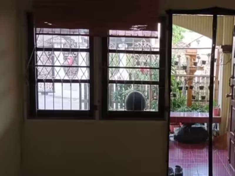 6 Bedroom House