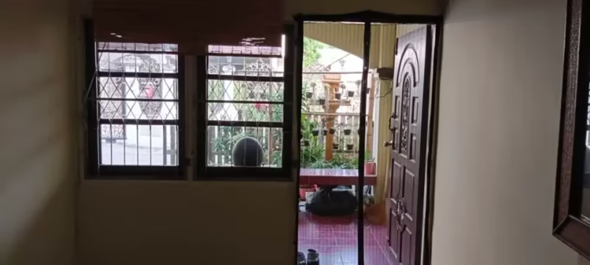 6 Bedroom House - Image 5