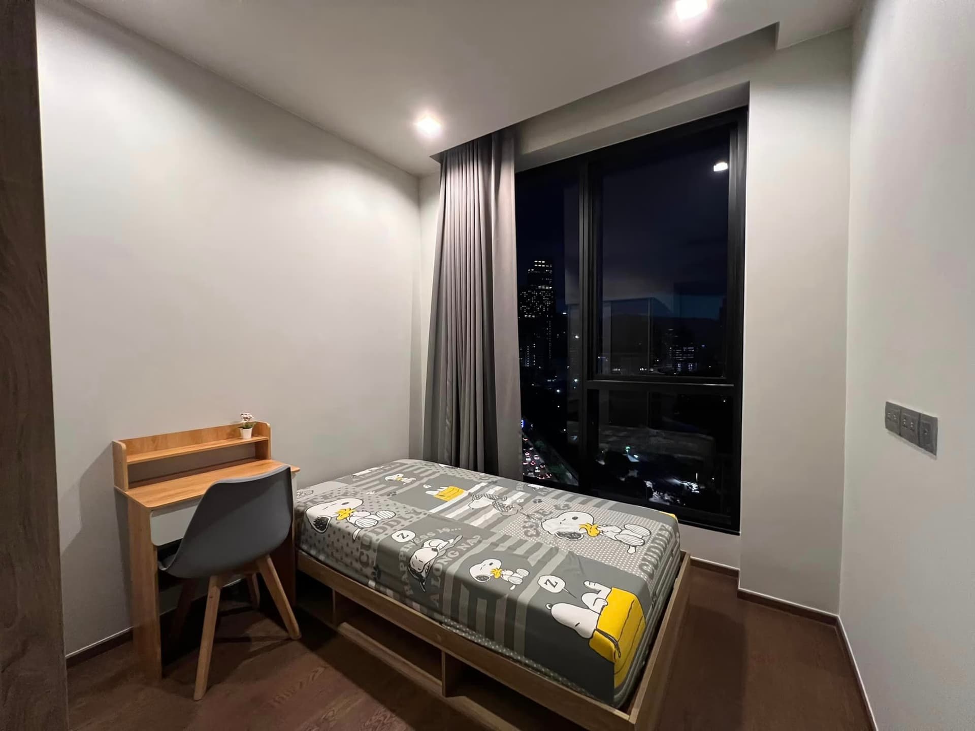 Condo for Rent at Ideo Q Victory - Image 4