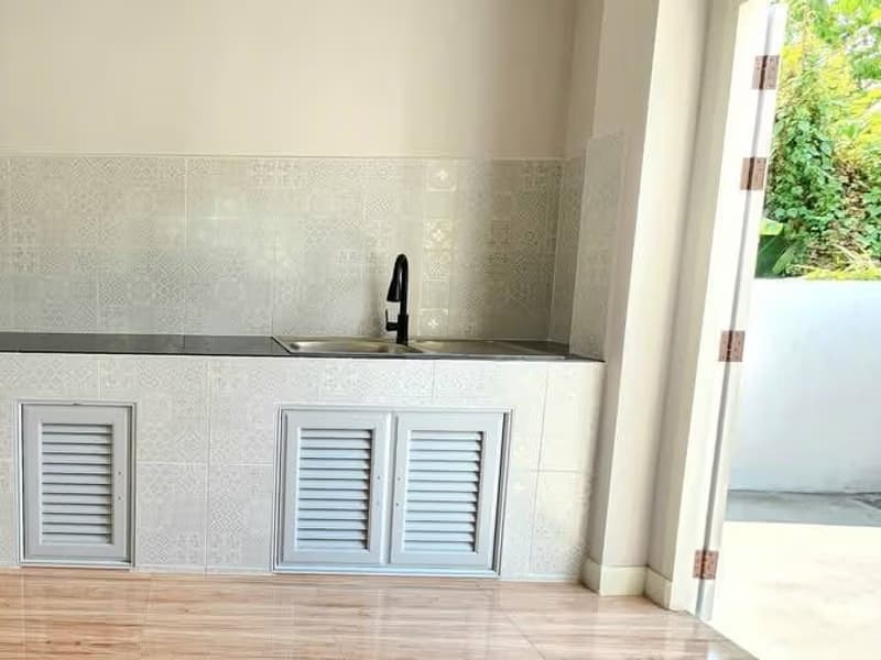 2 Bed House for Rent in Saraphi District