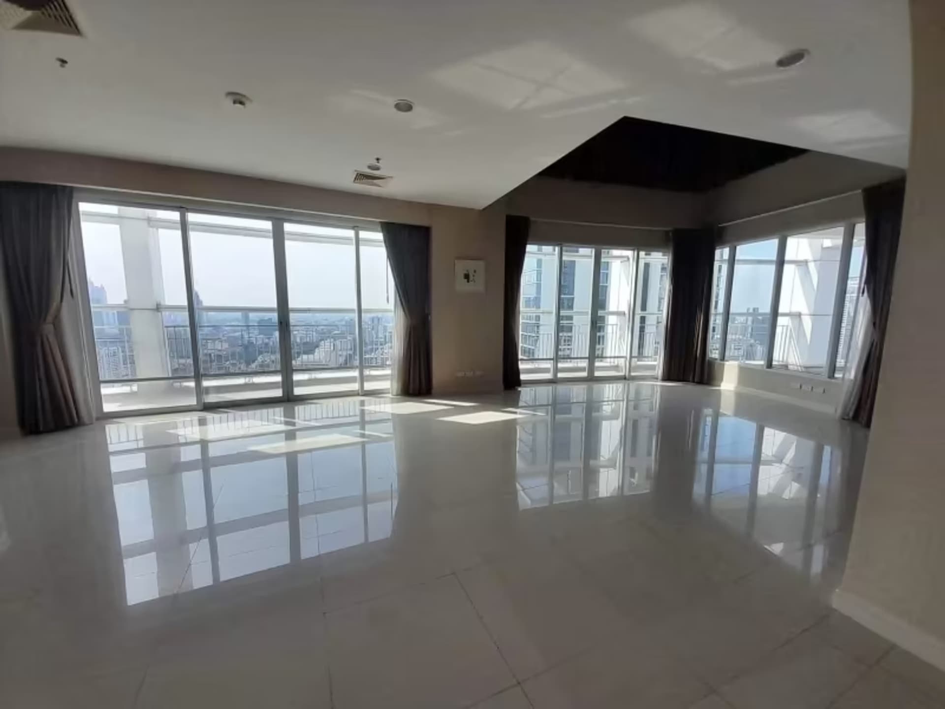 4 Bedroom Condo - Image 1