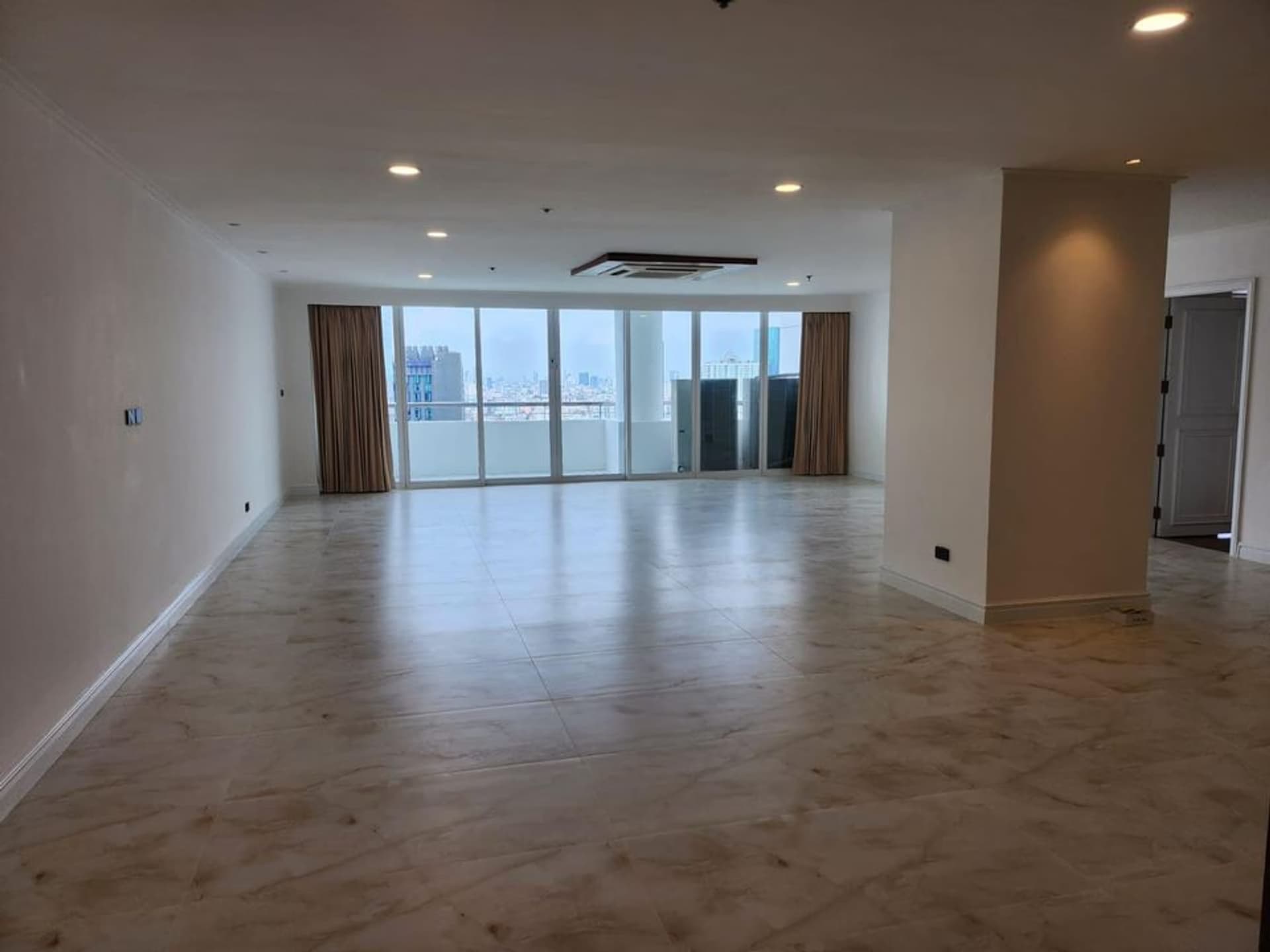 3 Bed Condo for Rent in Watthana - Image 4