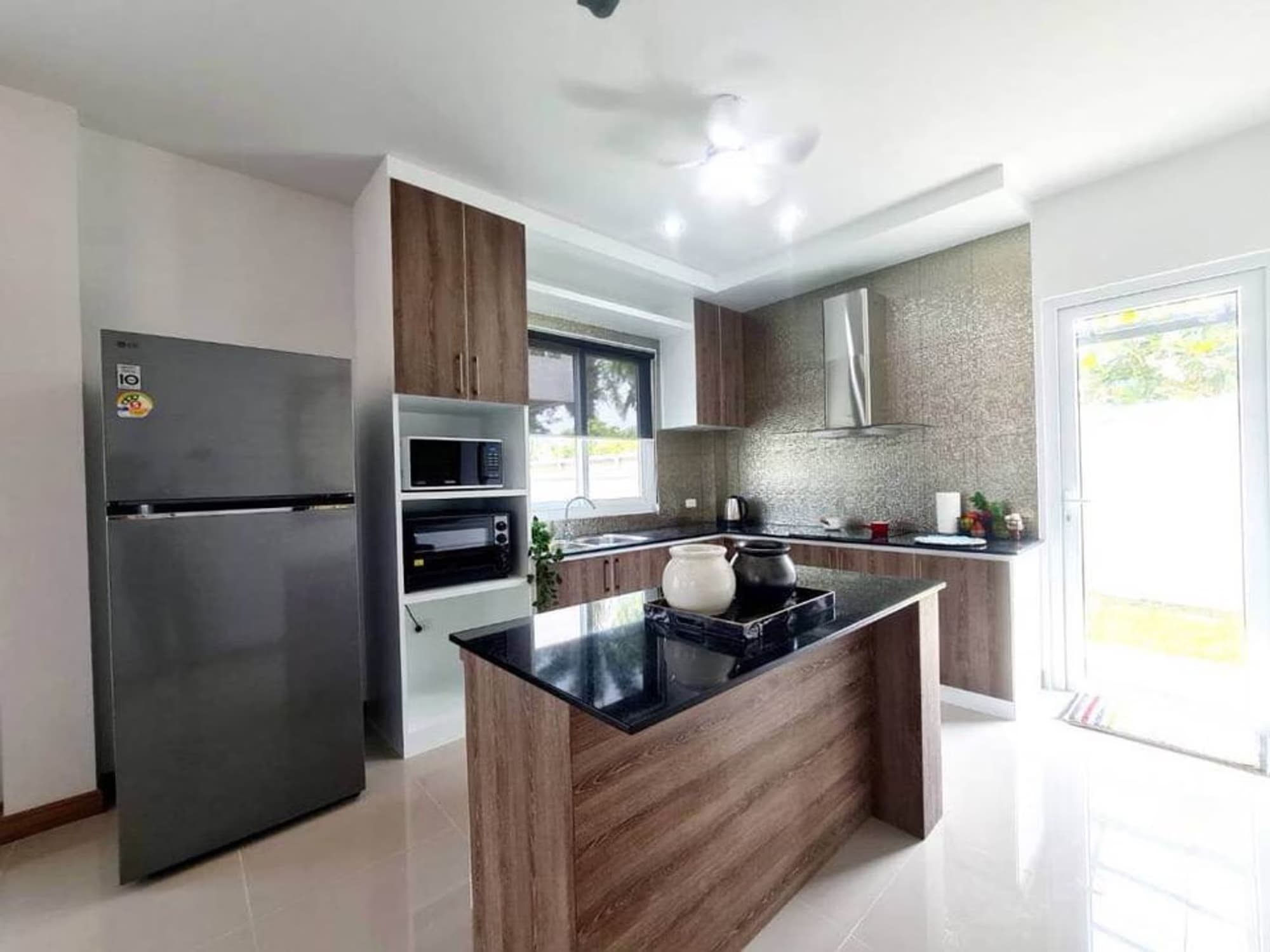 4 Bed House for Rent and Sale in Hang Dong - Image 8
