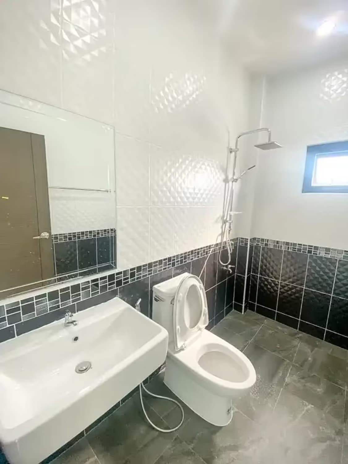 4 Bedroom House - Image 11