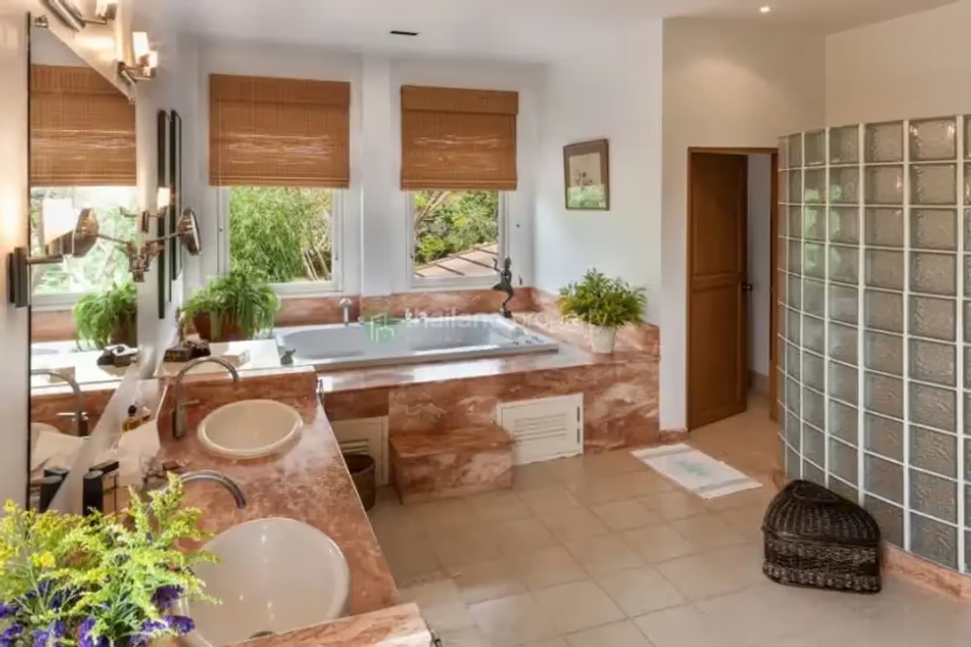 5 Bedroom House - Image 21