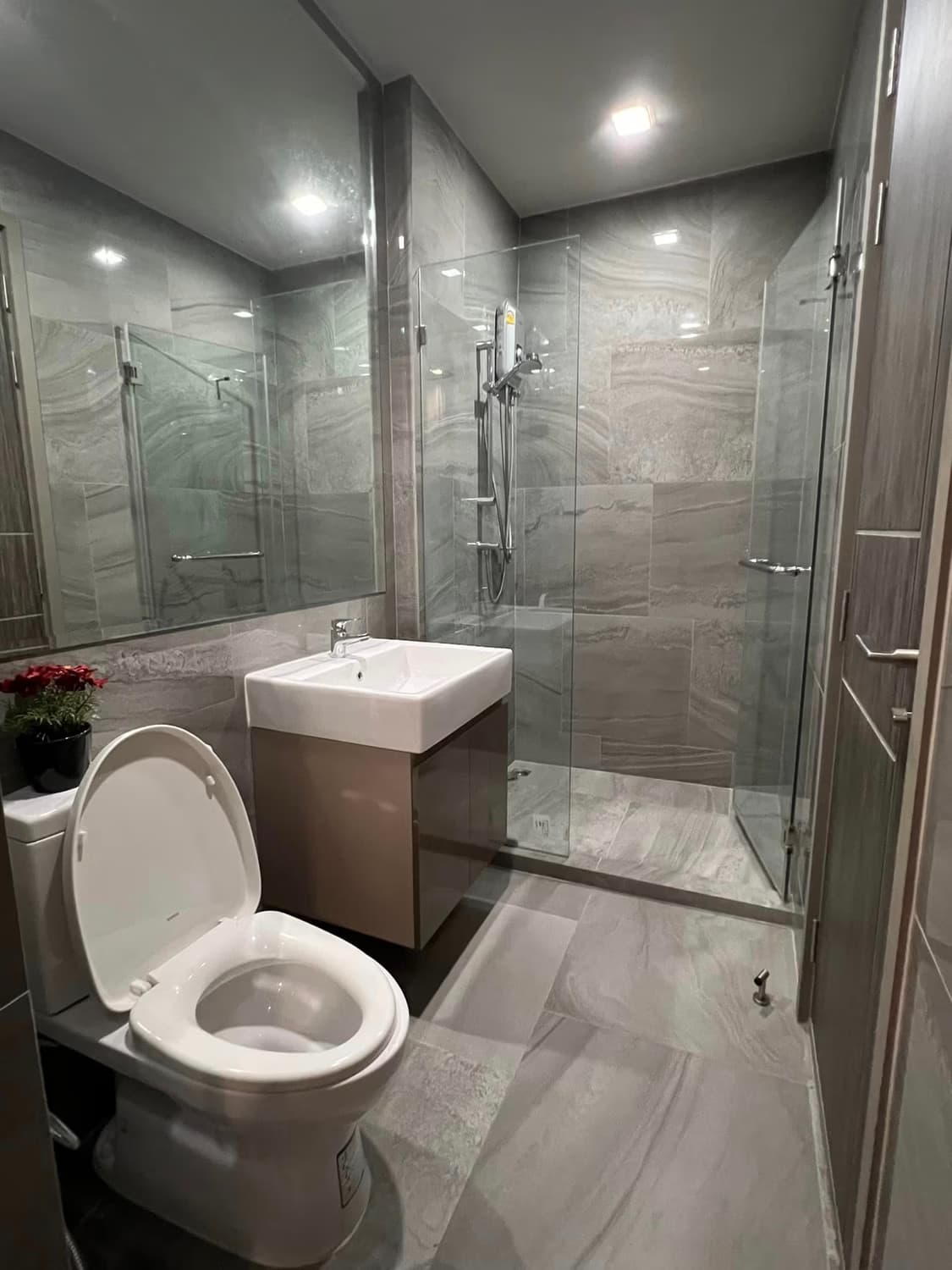 Condo for Rent at Ideo Q Victory - Image 9