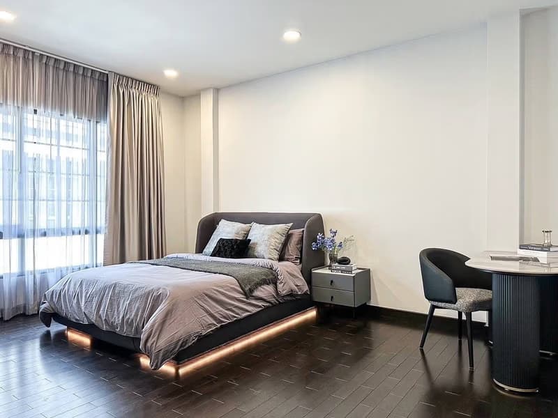 4 Bed House for Rent in Bang Phli District