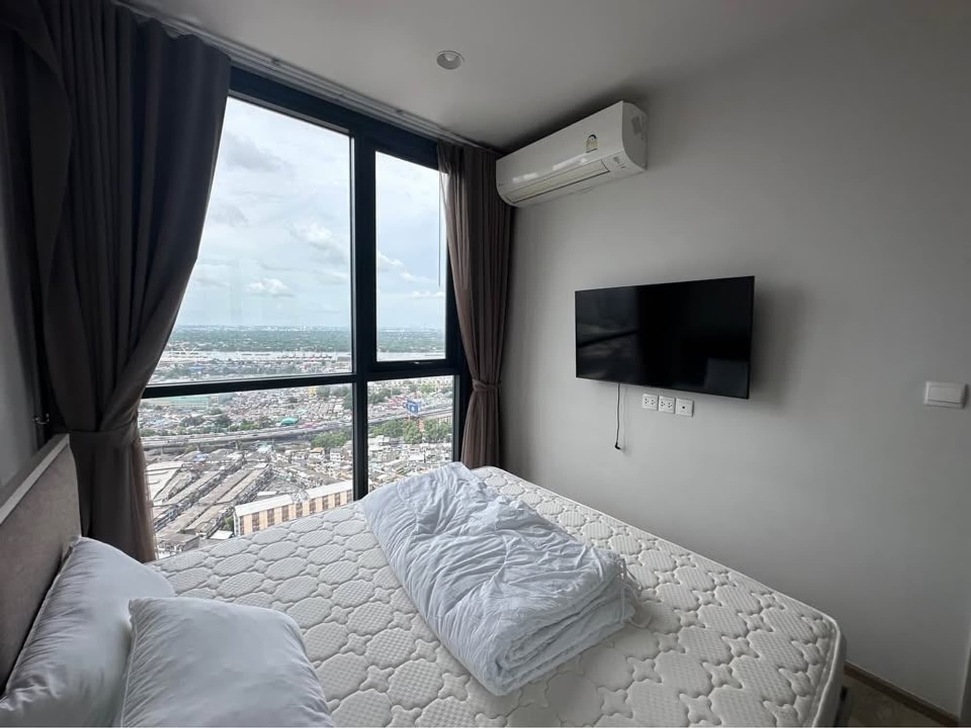 2 Bed Condo for Rent in Khlong Toei - Image 9