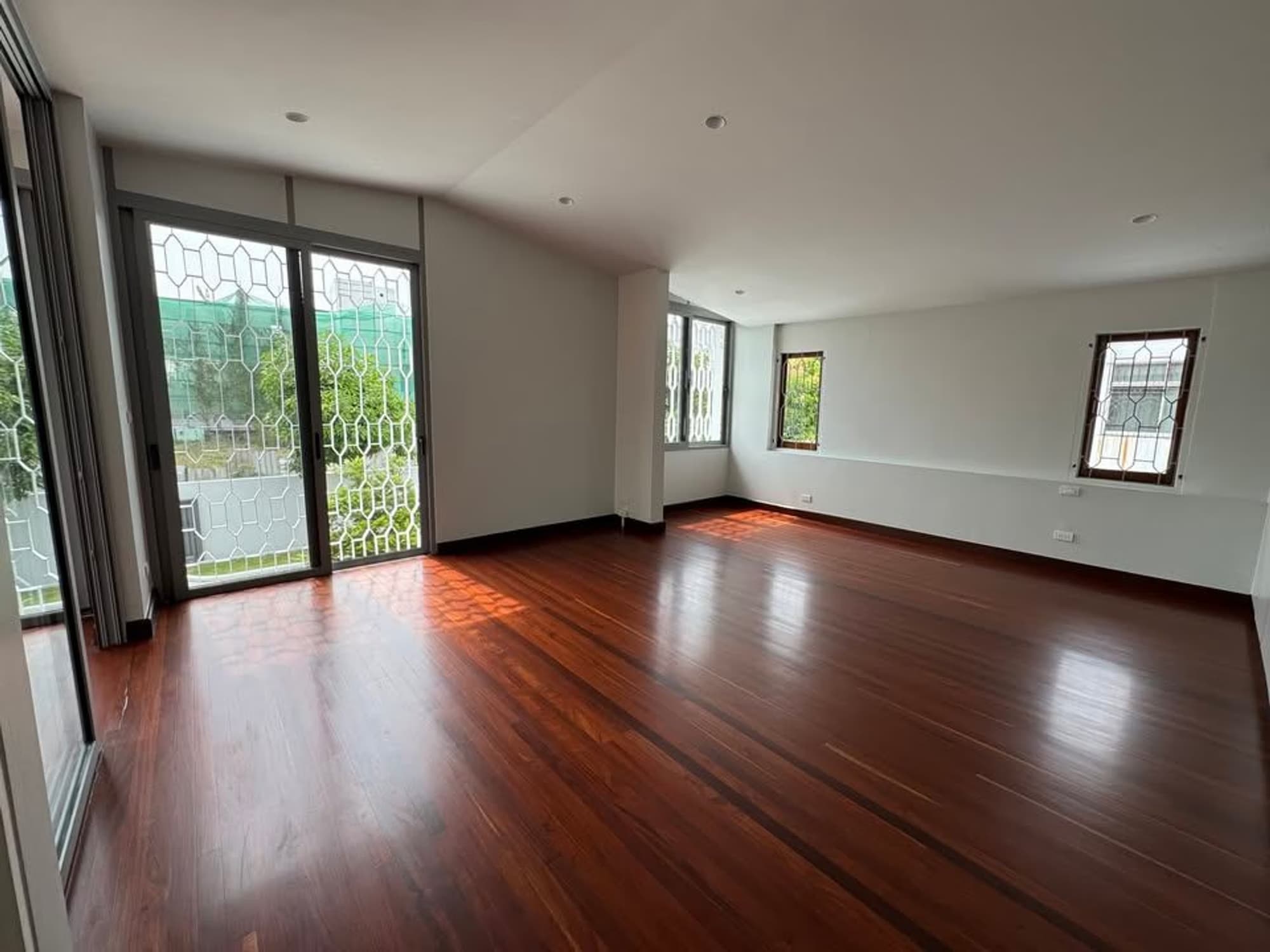 4 Bed House for Rent in Watthana - Image 13