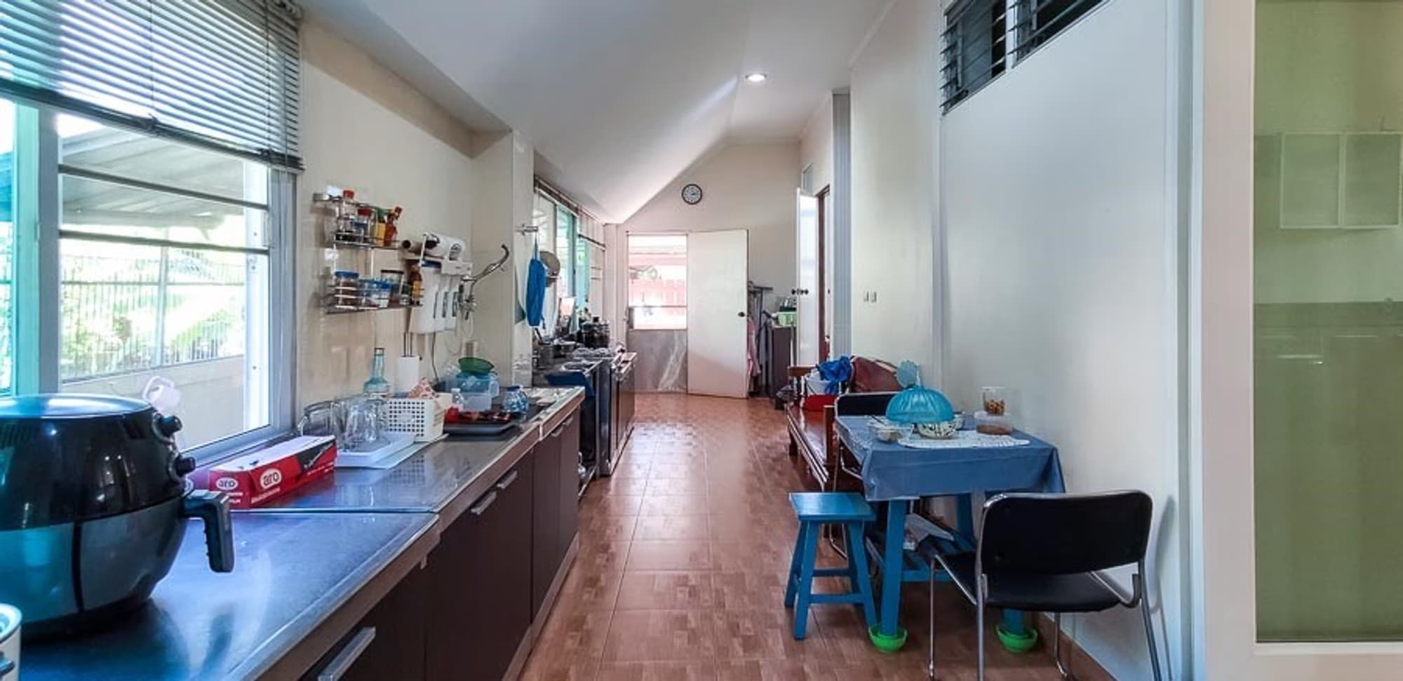 7 Bedroom House - Image 12