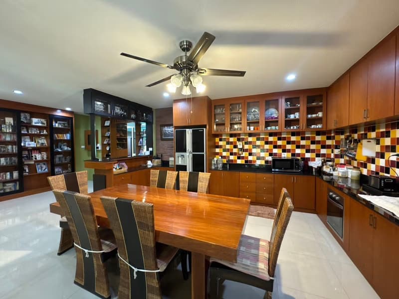 6 Bed House for Sale in Hang Dong District