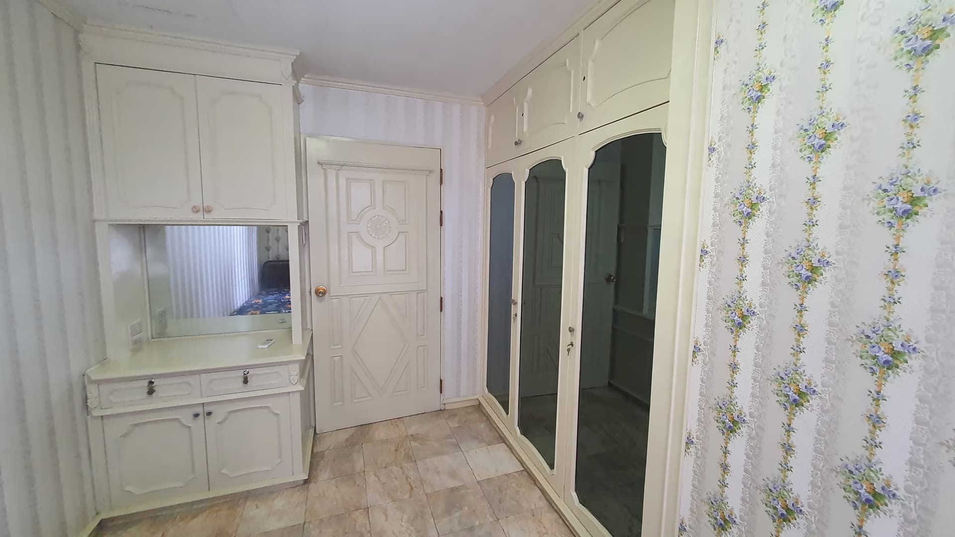 3 Bed Condo for Rent and Sale in Watthana - Image 21