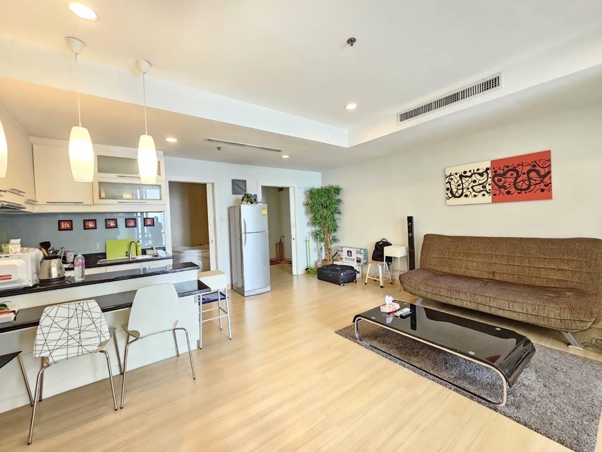 1 ห้องนอน Condo สำหรับ ขาย ใกล้ Krung Thon Buri BTS - Image 2