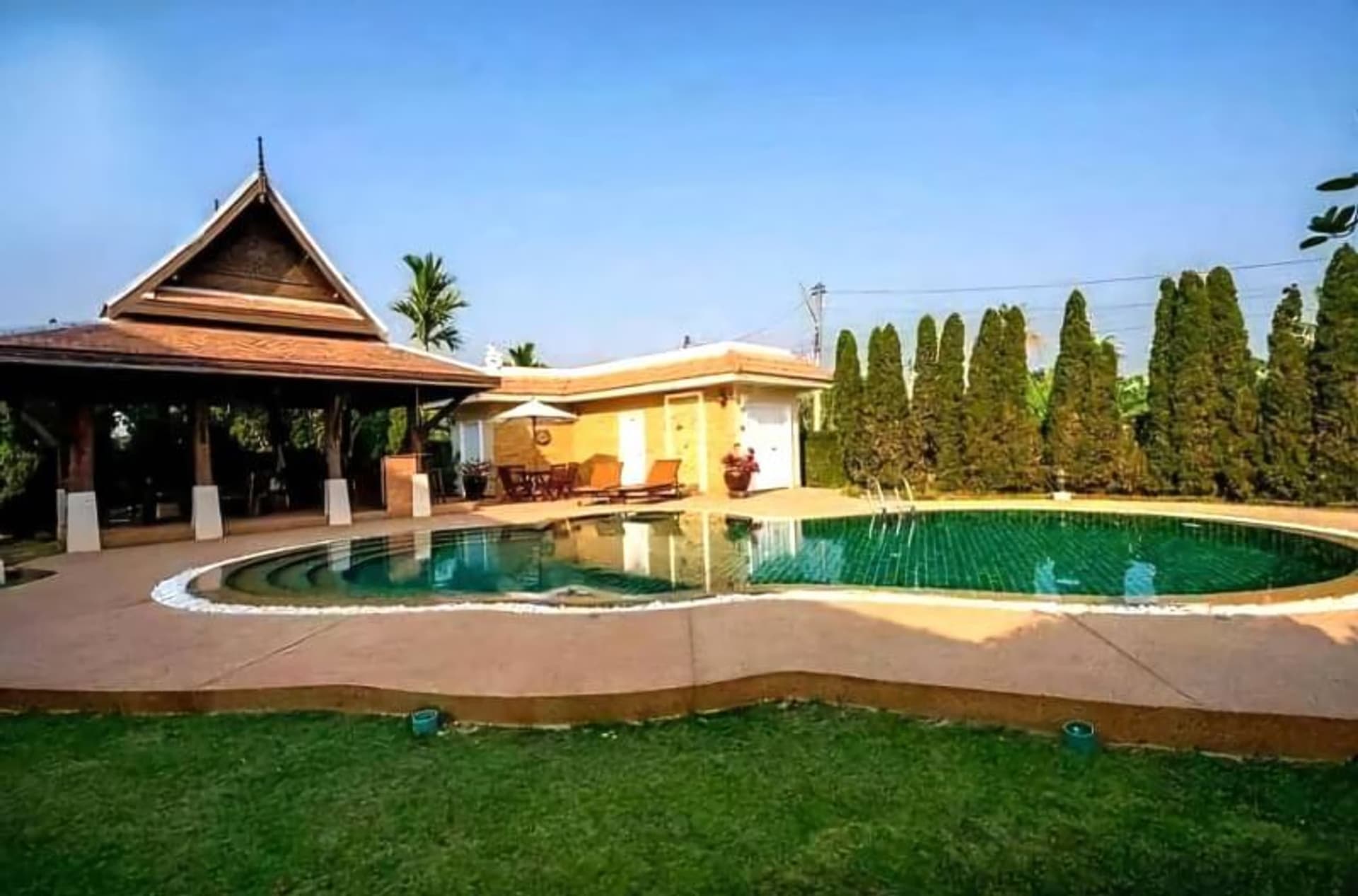 6 Bed House for Sale in Saraphi District - Image 2