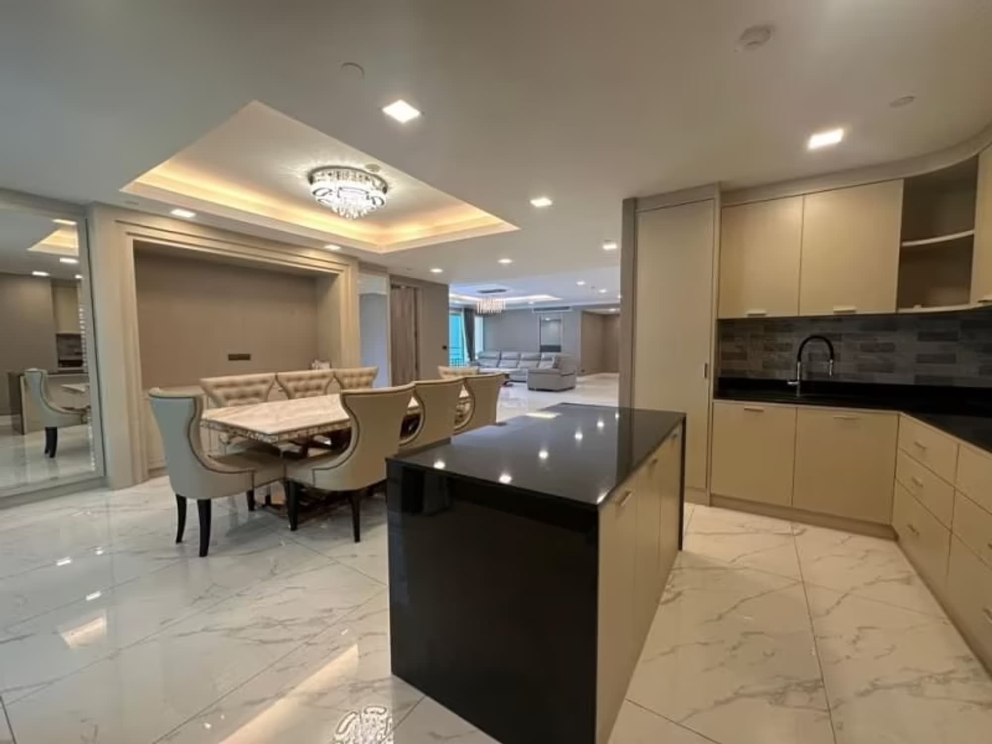 4 Bedroom Condo - Image 10