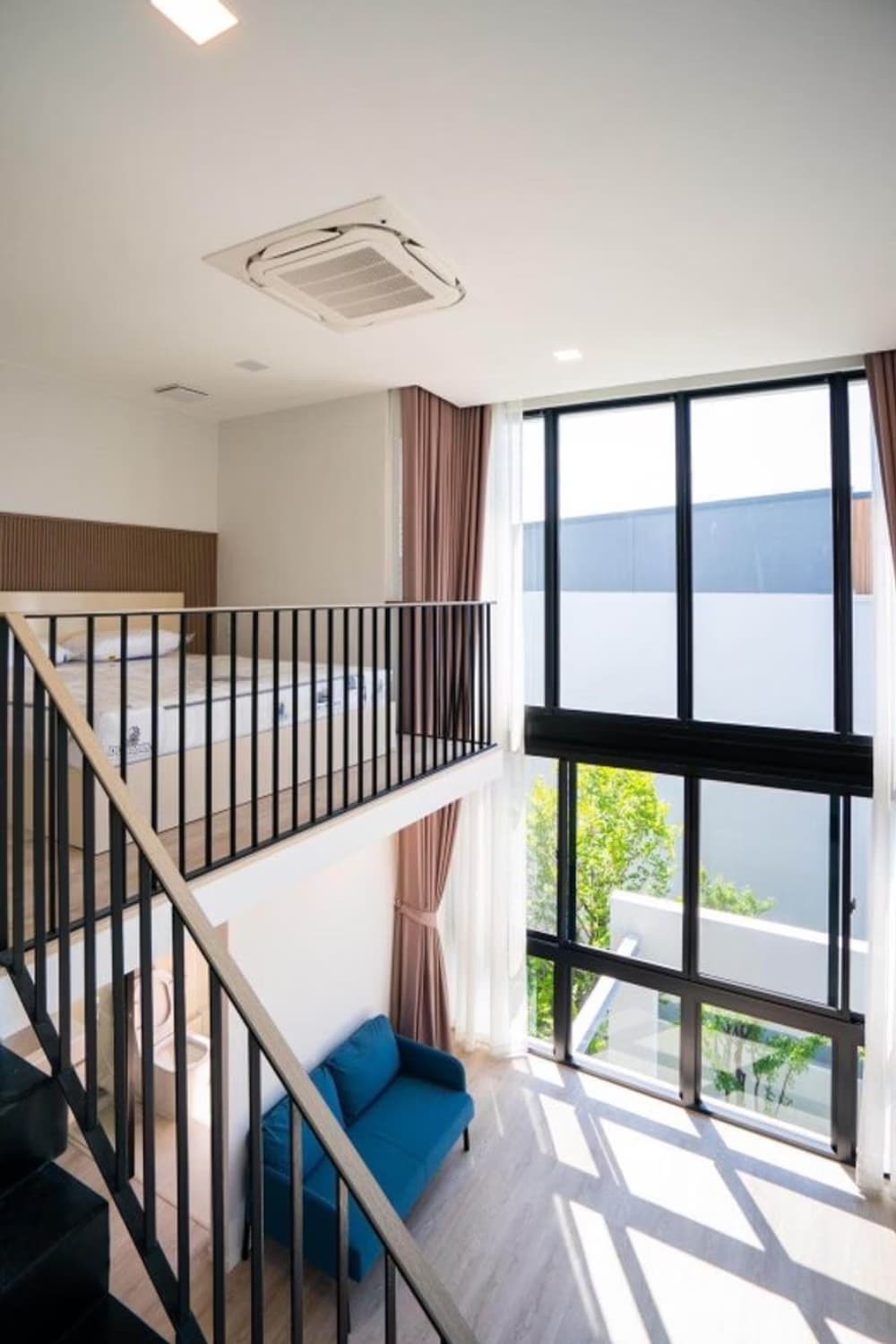 4 Bed House for Rent in Saphan Sung - Image 5