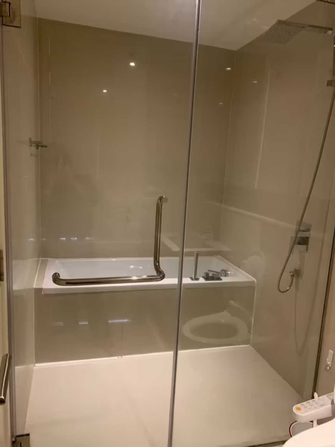 H Sukhumvit 43 Condominium - Image 2