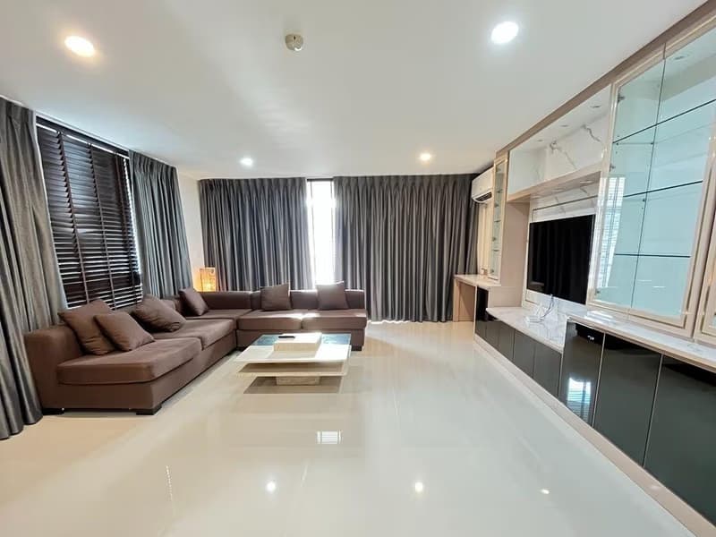 2 Bed Condo for Rent in Watthana