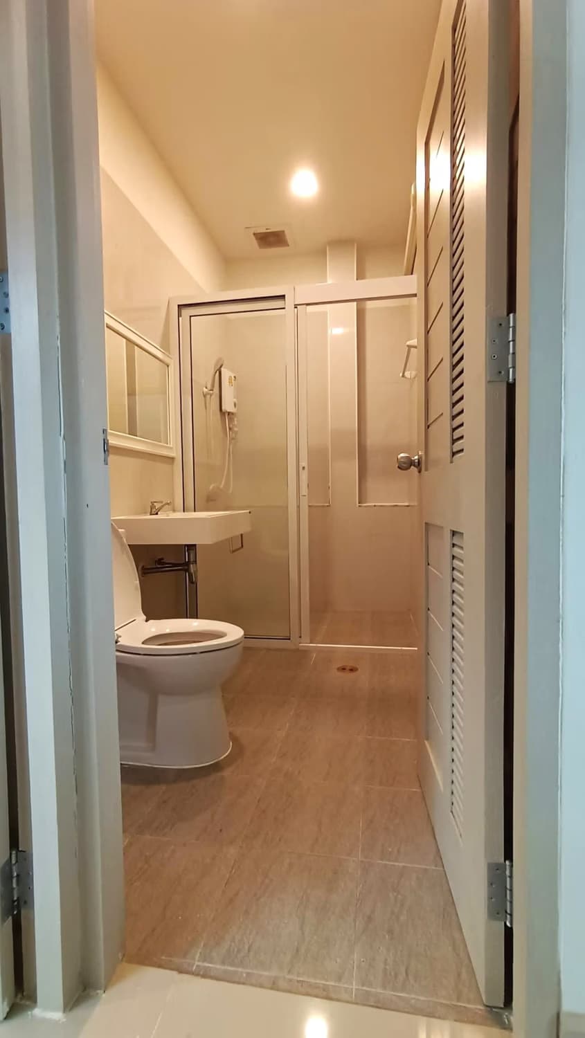 4 Bed House for Rent in Hang Dong District - Image 6