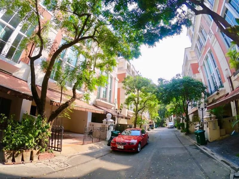 Townhouse for Rent at Baan klang Krung (British Town - Thonglor)