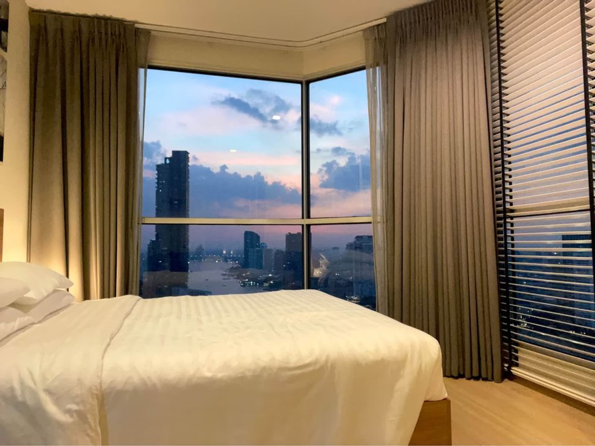 Condo for Rent at Rhythm Sathorn - Image 2