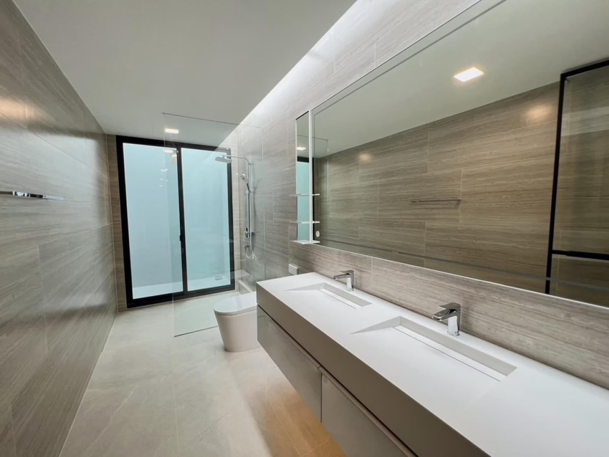 4 Bed House for Sale in Saphan Sung - Image 11