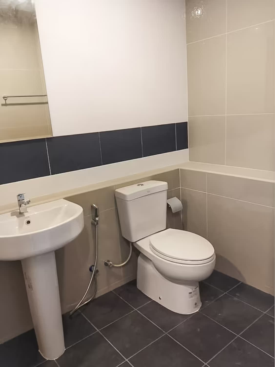 5 Bedroom Commercial - Image 6