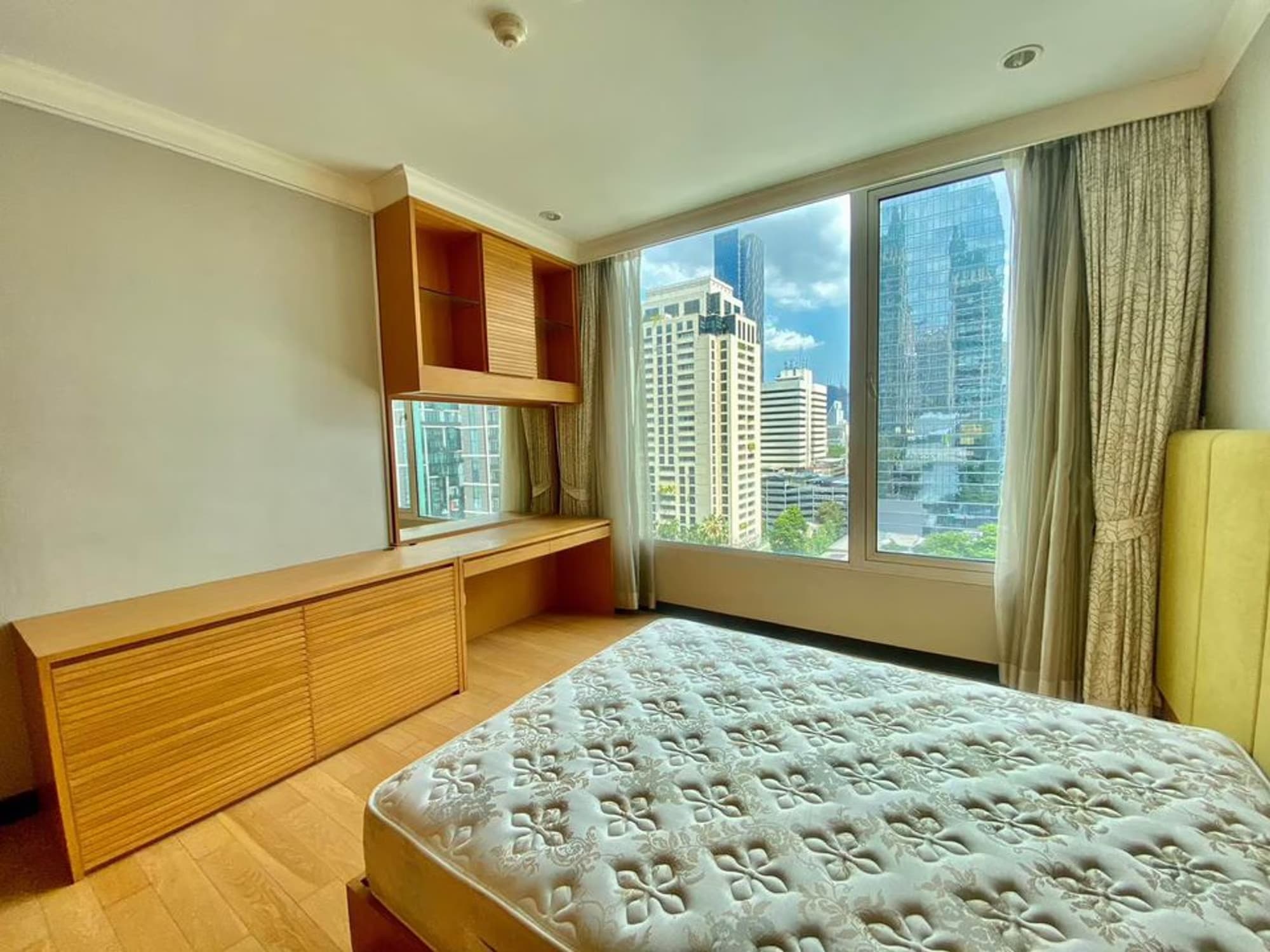Condo for Rent at The Park Chidlom - Image 32