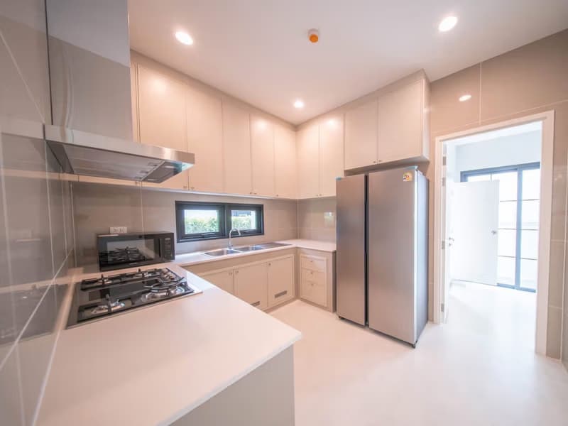 5 Bed House for Rent in Saphan Sung