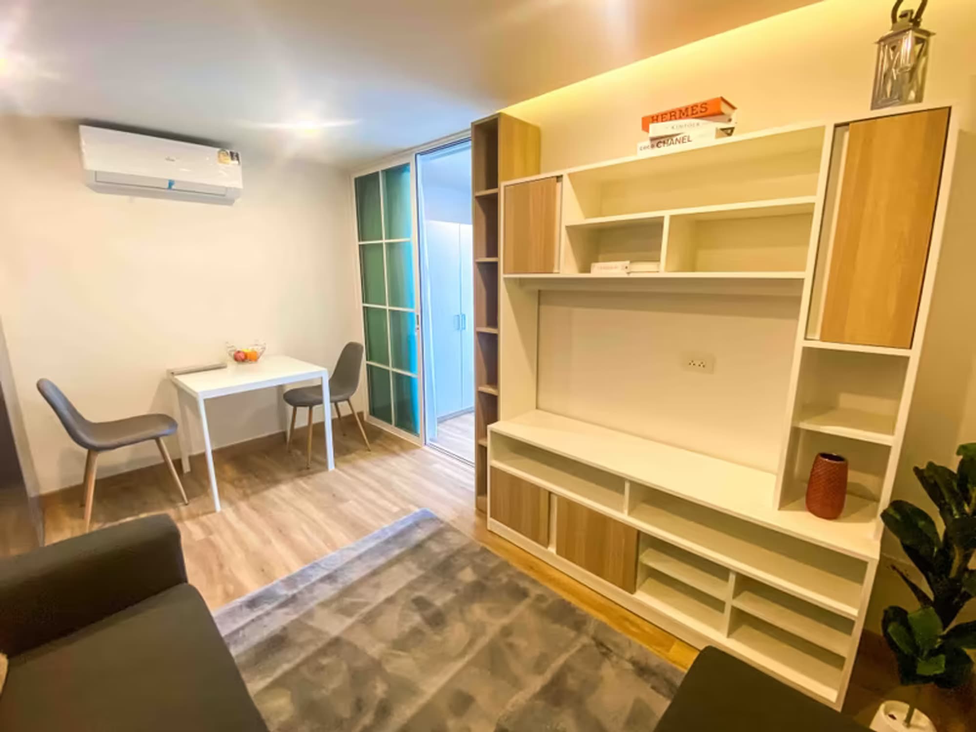 1 Bedroom Condo - Image 1