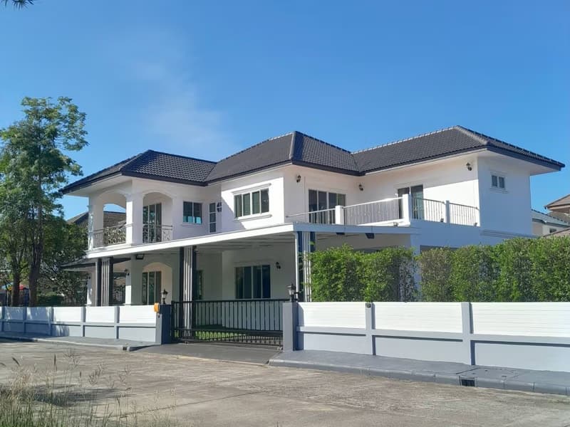 4 Bed House for Rent in San Kamphaeng District