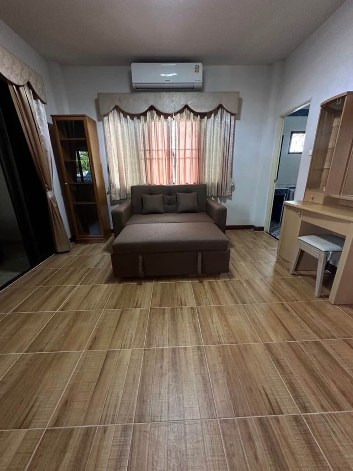 6 Bed House for Rent in San Sai - Image 6