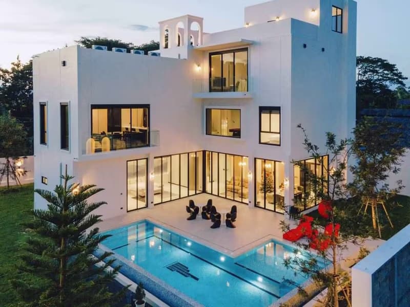 Luxury Mansion with Pool