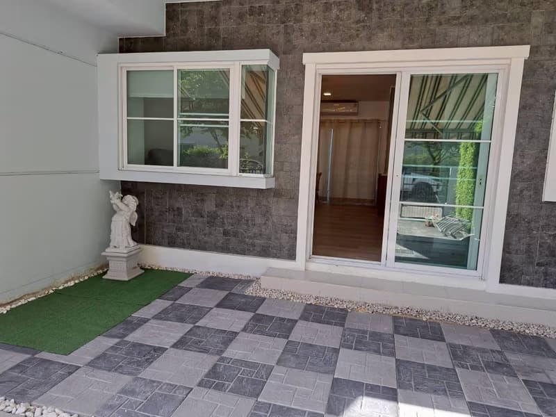 3 Bed Townhouse for Rent in Bang Phli
