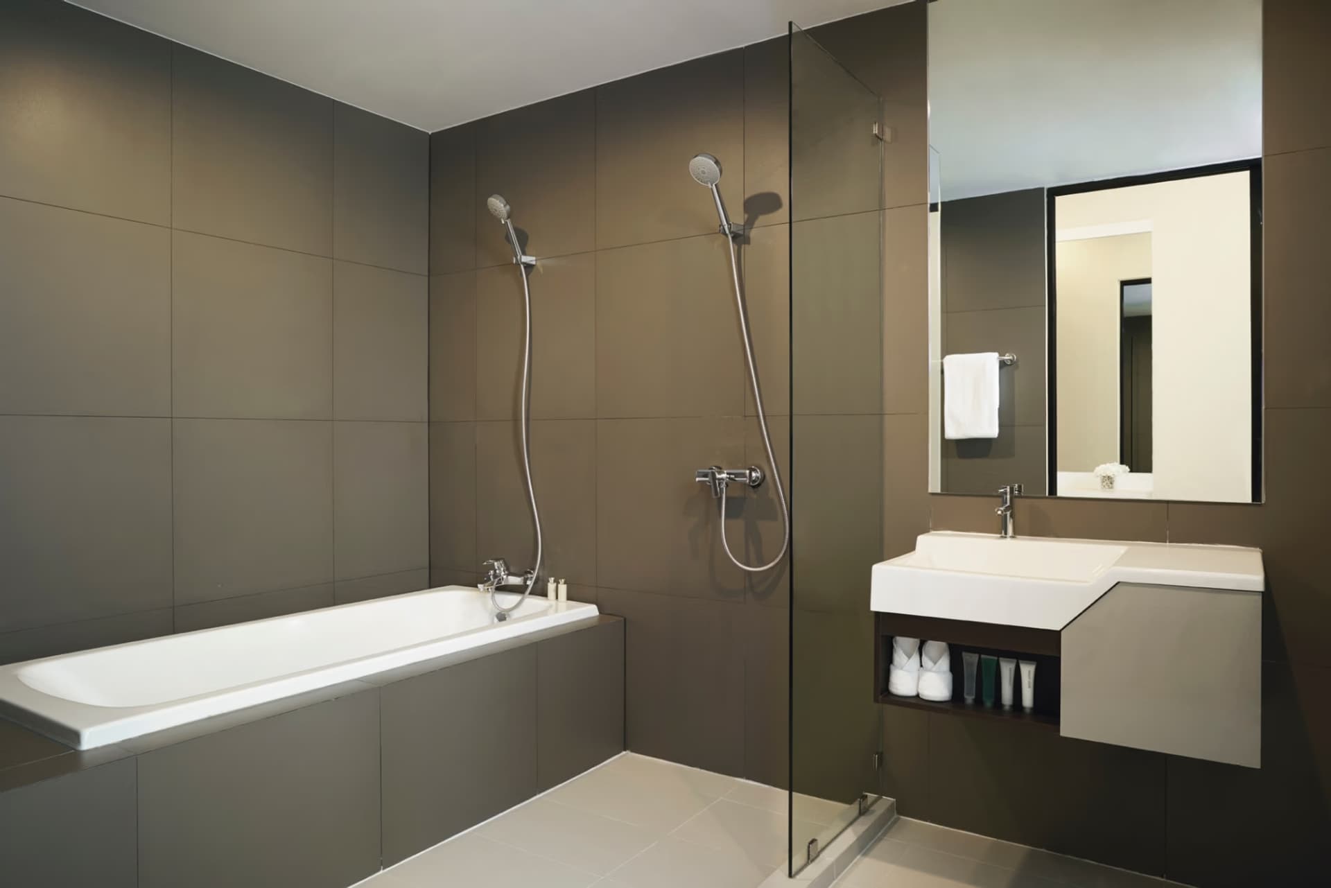 2 Bed Condo for Rent in Watthana - Image 6