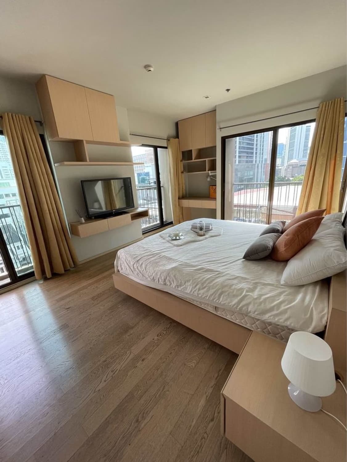 Condo for Rent at Noble Refine - Image 12