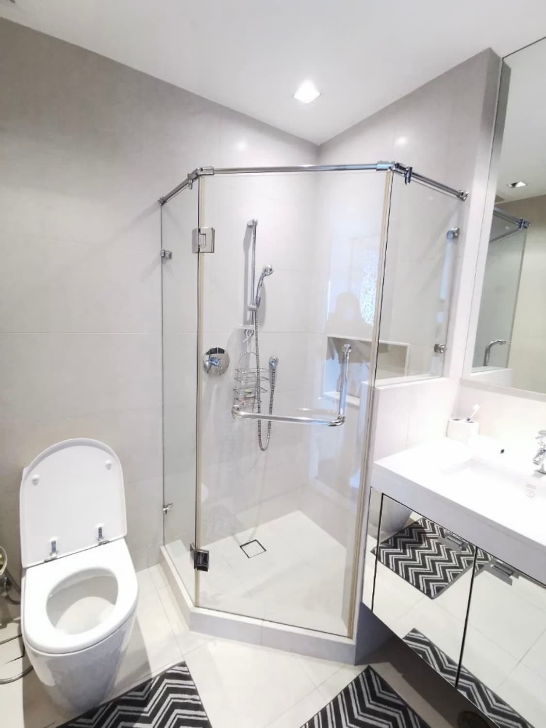 3 Bed Condo for Rent in Pathum Wan - Image 11