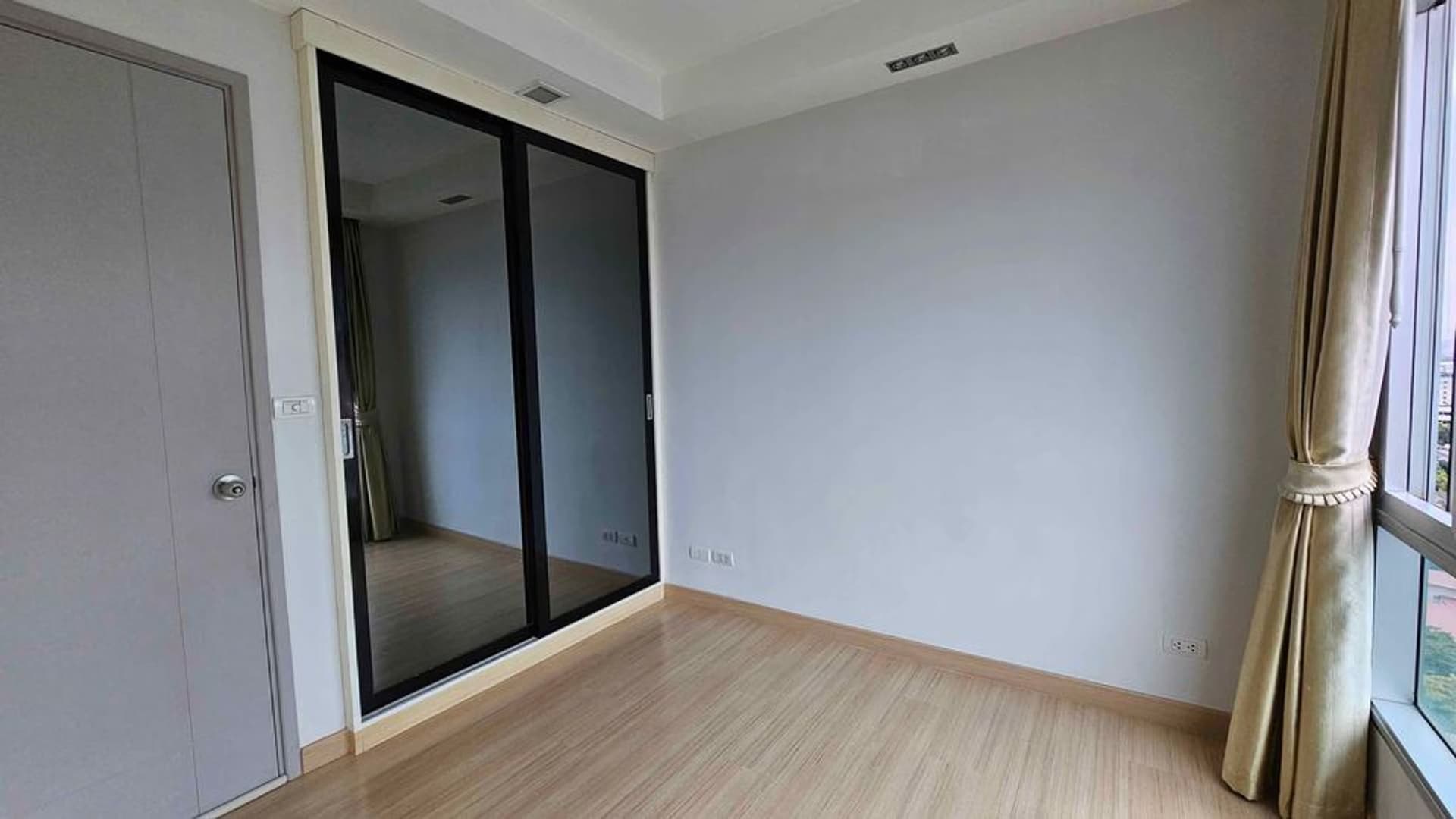 1 ห้องนอน คอนโด สำหรับ ขาย ใน Huai Khwang - Image 3