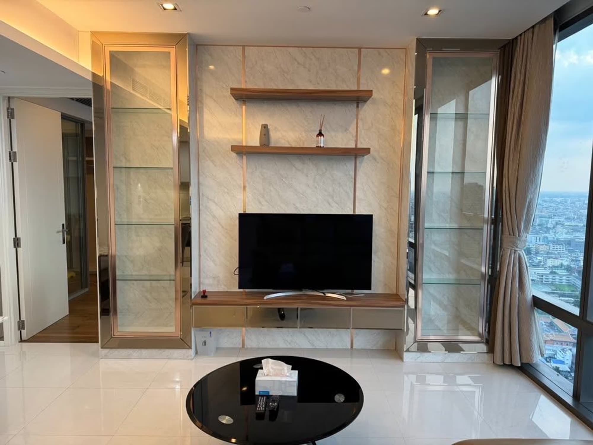1 Bed Condo for Rent in Sathon - Image 2