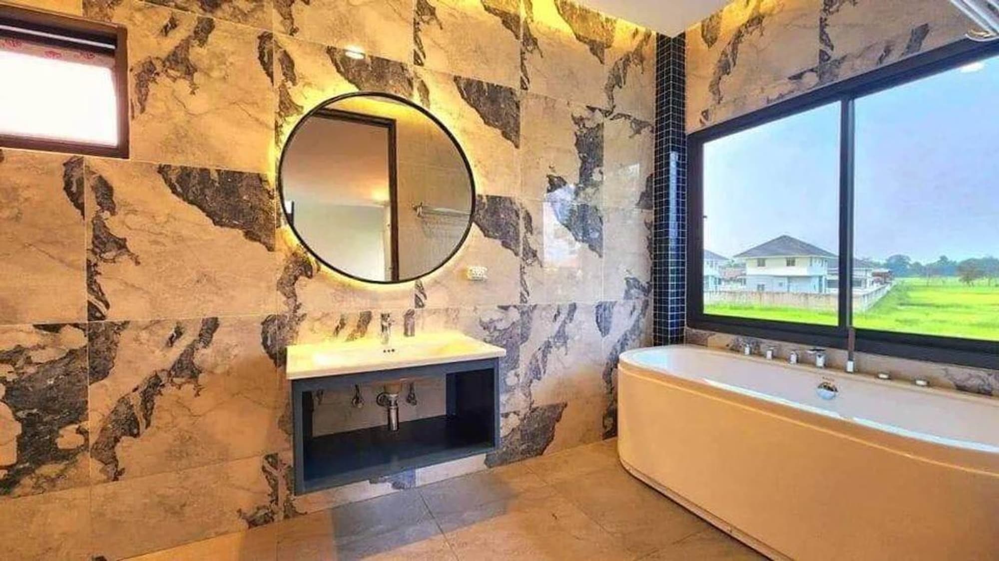 5 Bedroom House - Image 9